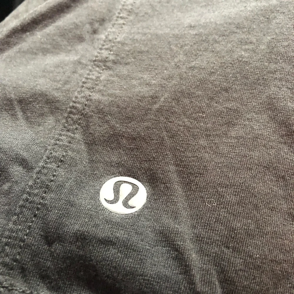 lululemon athletica Charcoal Long Sleeve Tee - Picture 5 of 9